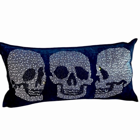 🎉HP🎉💀Gorgeous Skull Accent Pillow 💀Sparkling beaded design! NWT! - Picture 4 of 16